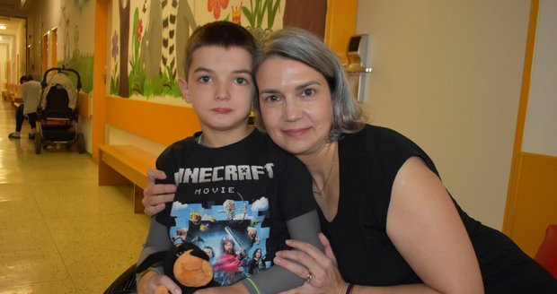 Honzík (8) s maminou Kamilou (45), která věří, že její syn bude jednou soběstačný.
