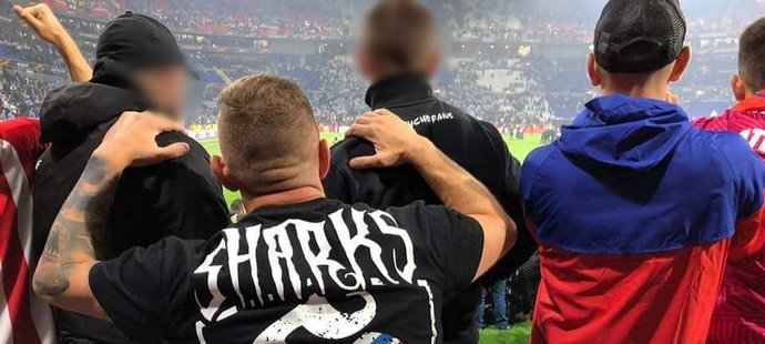 Rvačky mezi polskými fanoušky znesvářených týmů jsou stále běžným jevem již od 80. let minulého století