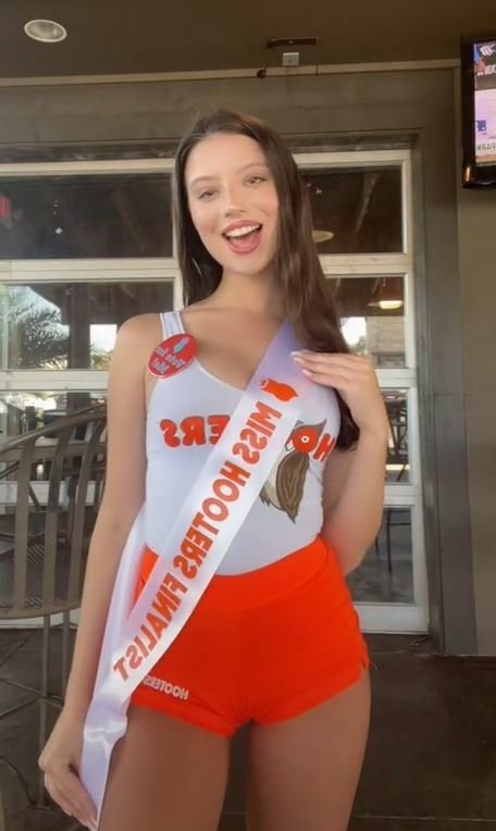 Leah Fennellyová (23) prozradila, kolik si vydělá v restauraci Hooters