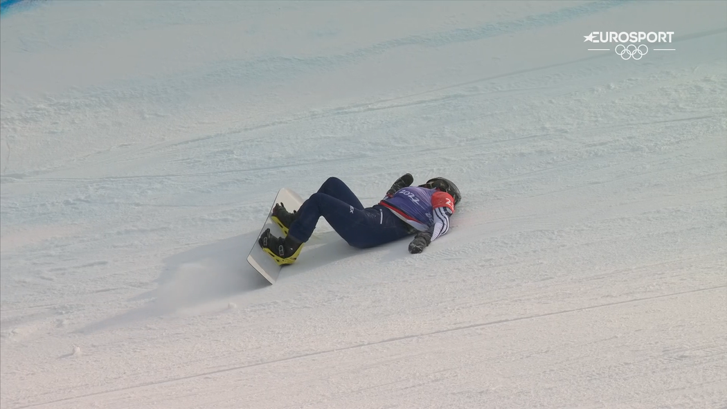 Snowboardistka Vendula Hopjáková měla během olympijského osmifinále těžký pád, po němž trať musela opustit na kanadských saních