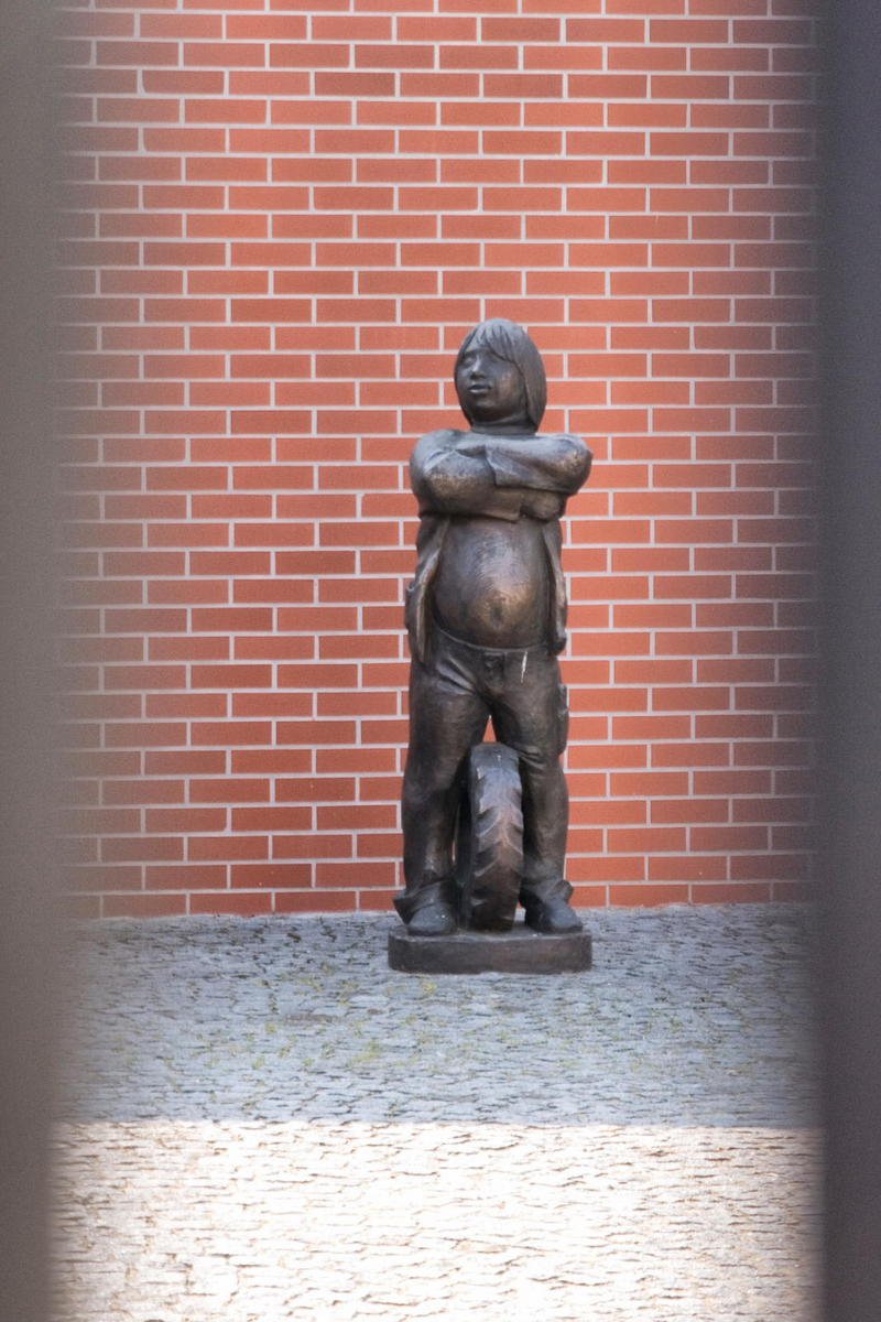 Další ze soch u Horáčkova domu.