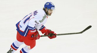 Horák uhájil Trvajův rekord v KHL. Gólem ukončil sérii neprůstřelnosti