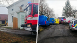 Děsivá nehoda v Hořanech: Po pádu ze stavební plošiny se vážně zranily dvě ženy
