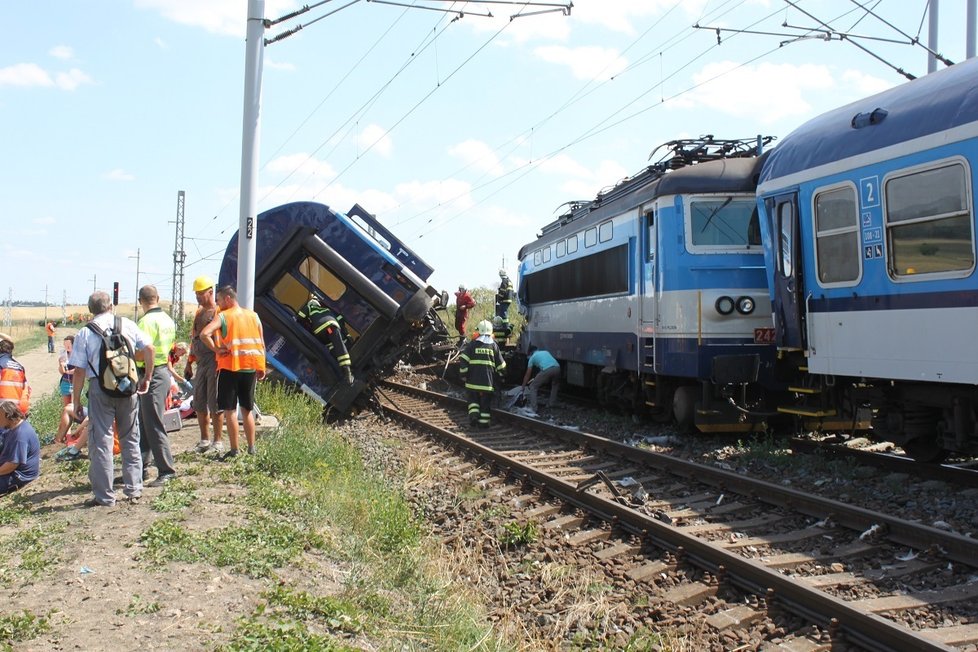 Při srážce vlaků v Horažďovicích na Klatovsku se zranilo 50 lidí