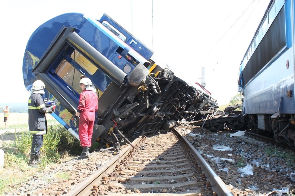 Při srážce vlaků v Horažďovicích na Klatovsku se zranilo 50 lidí