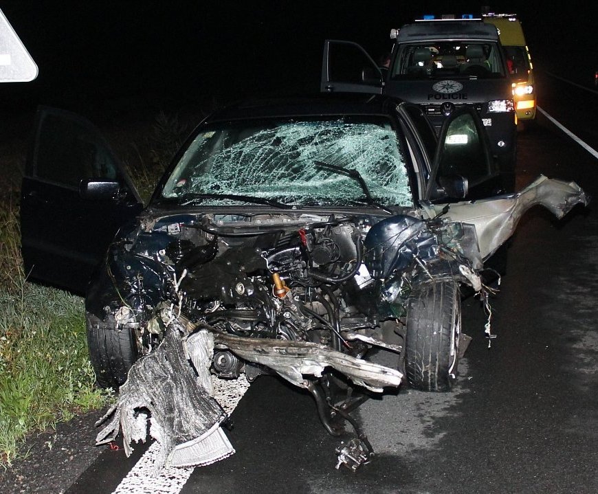 Ukrajinka Maria řídila BMW, dostala smyk a narazila do protijedoucího vozu. Muž a žena v něm zemřeli, tříletá holčička utrpěla těžká zranění.