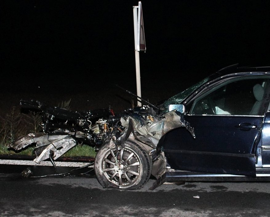 Ukrajinka Maria řídila BMW, dostala smyk a narazila do protijedoucího vozu. Muž a žena v něm zemřeli, tříletá holčička utrpěla těžká zranění.