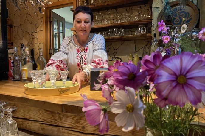 V salaši Zbojská můžete ochutnat místní speciality. V salaši Zbojská můžete ochutnat místní speciality.