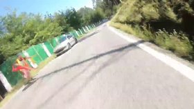 V Hořicích vjelo auto na trať při závodu motorek.