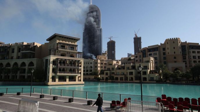 Hoříčí hotel Address Downtown v centru Dubaje