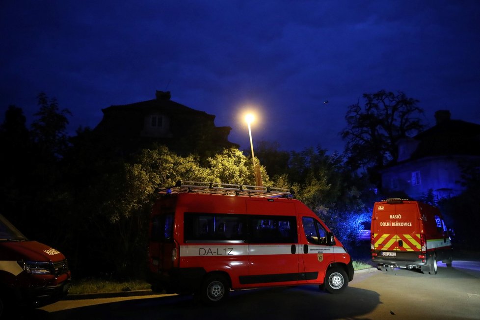 Pátrání po ztraceném čtyřměsíčním chlapci na Mělnicku: Zapojili se policisté, hasiči i dobrovolníci.