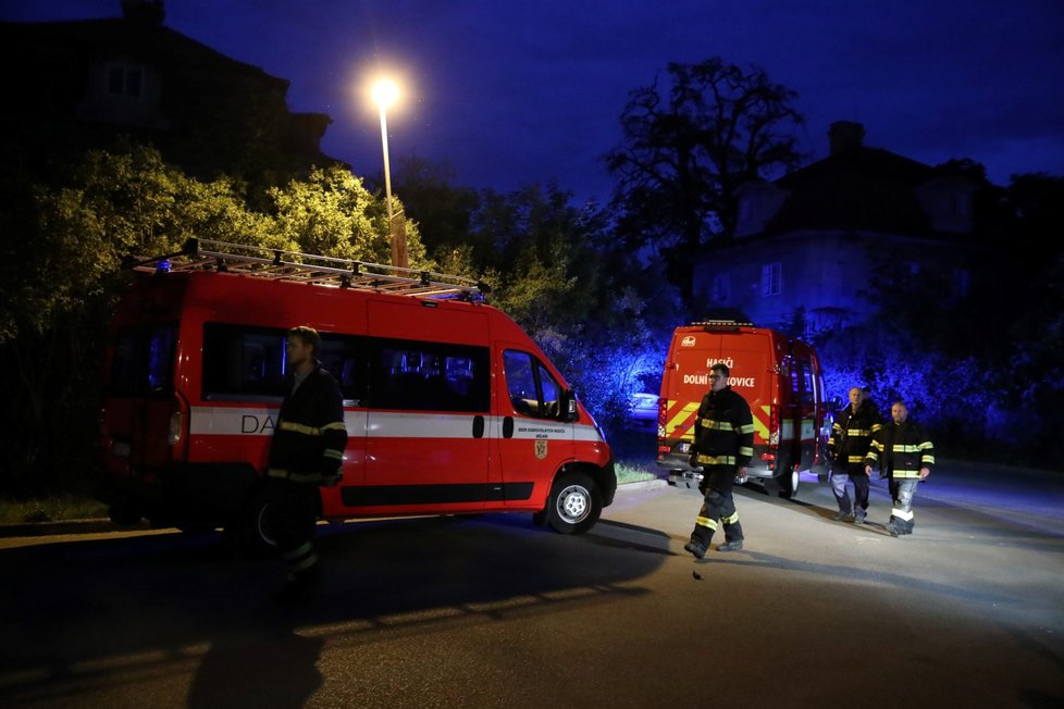 Pátrání po ztraceném čtyřměsíčním chlapci na Mělnicku: Zapojili se policisté, hasiči i dobrovolníci.