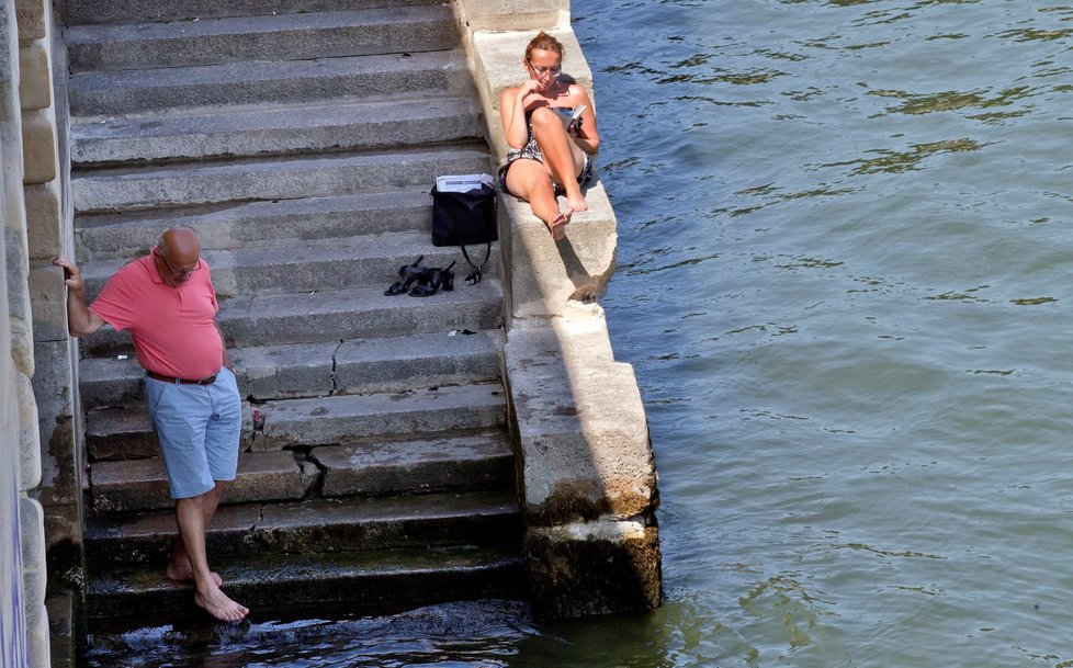 Horko sužuje celou Evropu, tropické noci jen tak nepoleví