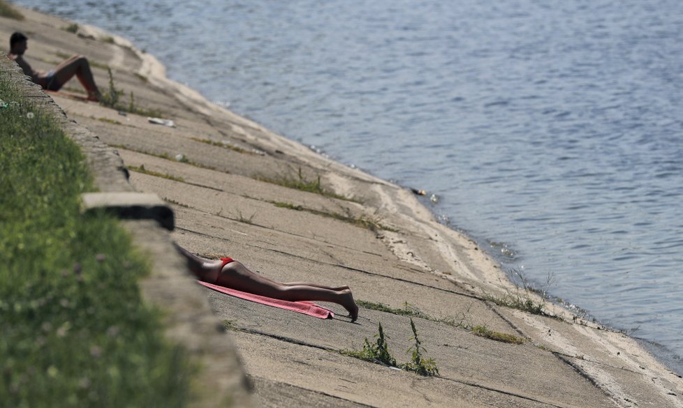 Horká vlna Lucifer řádí v Evropě: Několik lidí vedro nepřežilo.