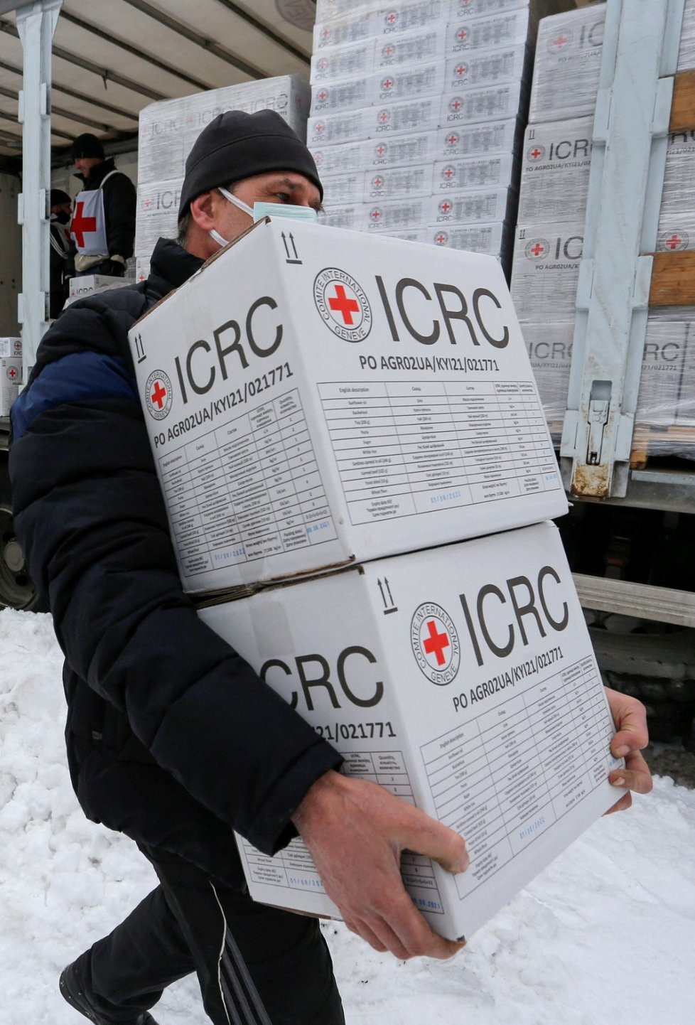 Humanitární pomoc Mezinárodního červeného kříže obyvatelům Horlivky, ovládané rebely.