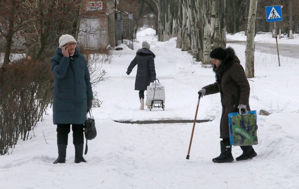 Humanitární pomoc Mezinárodního červeného kříže obyvatelům Horlivky, ovládané rebely.