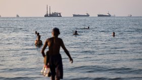 Lodě zakotvené v Hormuzském průlivu (8.6.2026)