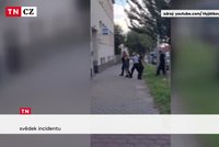Drsný zákrok v Horních Počernicích! Policista před služebnou srazil muže na zem, snížili mu na měsíc plat