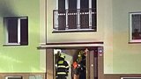 Požár bytu v Horních Počernicích: Dva lidé se nadýchali, skončili v péči lékařů