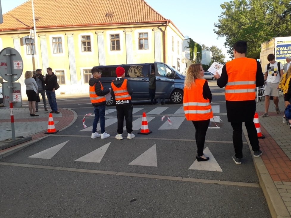 V Horních Počernicích se rozjel pilotní projekt Školní ulice zaměřený na bezpečnost dětí při cestě do školy.