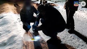Dvojnásobná vražda v Sokolově: Těla našli ležet u opuštěného auta