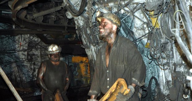 Těžká práce horníků možná v OKD brzy skončí. Nedobrovolně, kvůli krachu.