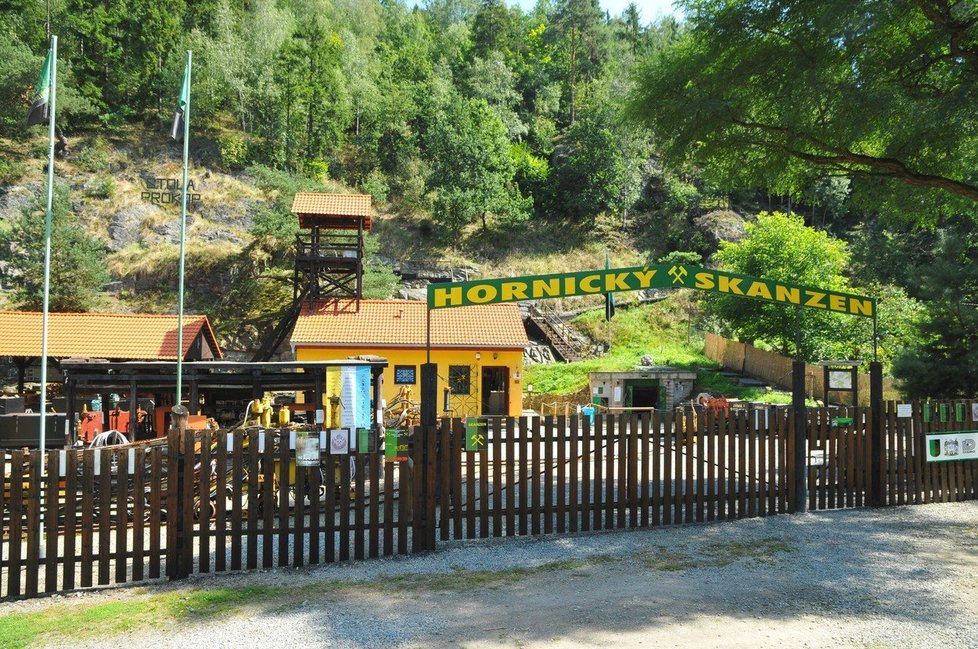 Různé historické důlní stroje spatříte v hornickém skanzenu ve Stříbře.