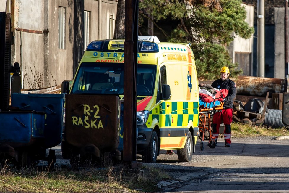 V Dole ČSM-Jih společnosti OKD ve Stonavě na Karvinsku nastal ve čtvrtek dopoledne otřes. Jeden z horníků bohužel zemřel, deset dalších se zranilo.