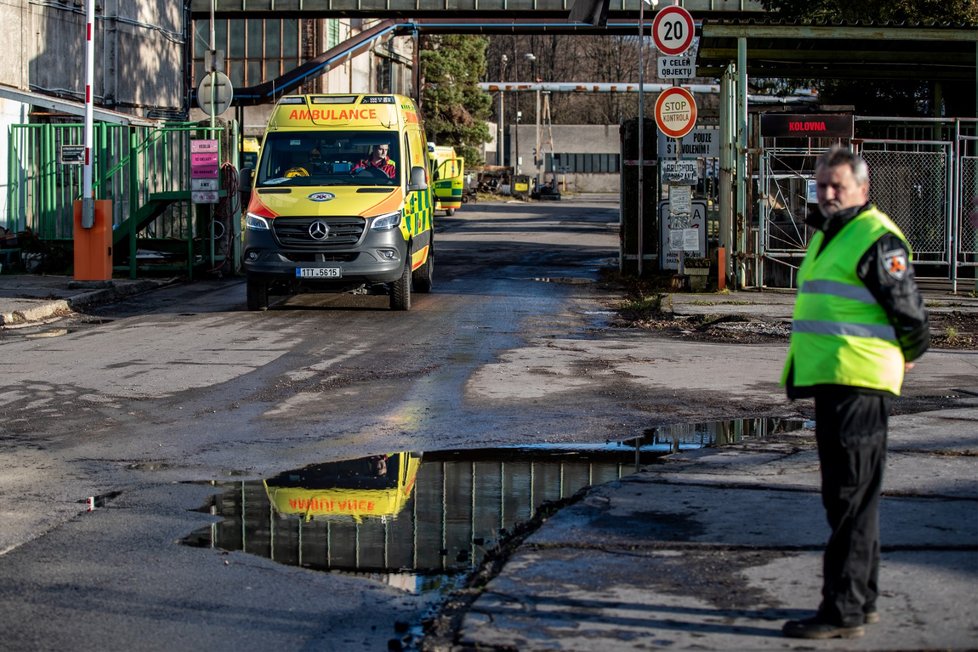 V Dole ČSM-Jih společnosti OKD ve Stonavě na Karvinsku nastal ve čtvrtek dopoledne otřes. Jeden z horníků bohužel zemřel, deset dalších se zranilo.