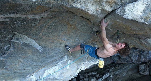 Horolezec Adam Ondra přeborcoval novou cestu Silence 9c