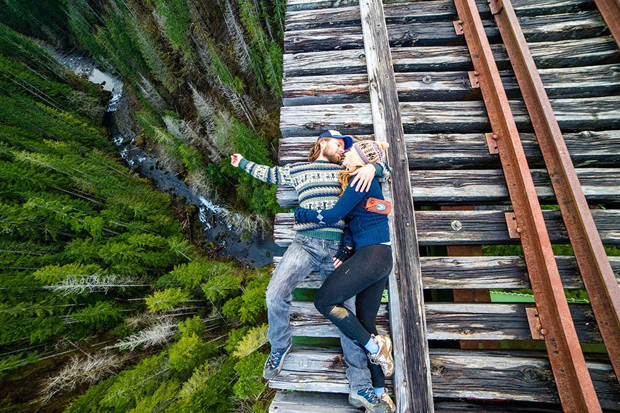 Někteří šílenci neváhají kvůli adrenalinu riskovat vlastní život.