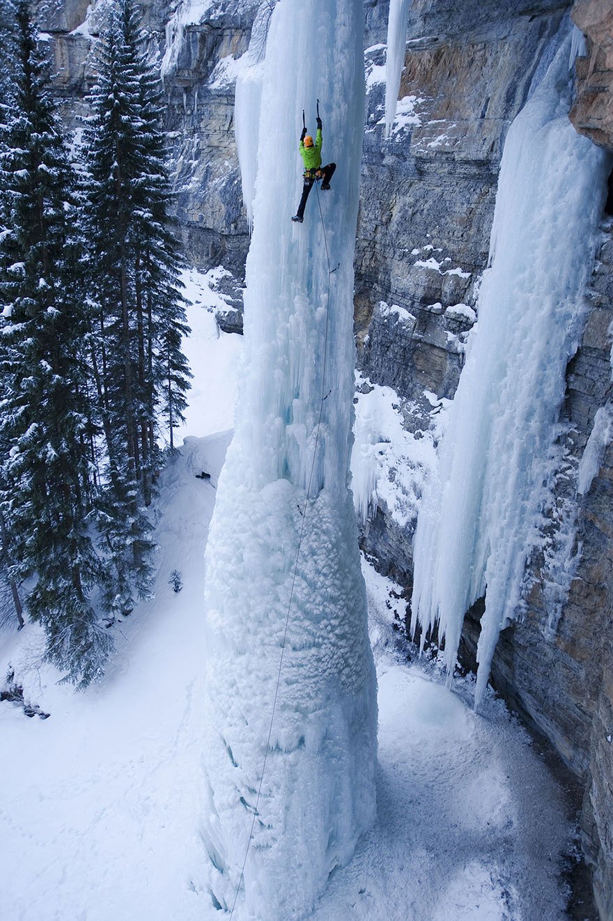 Někteří šílenci neváhají kvůli adrenalinu riskovat vlastní život.