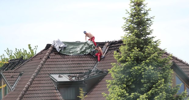 V Horoměřicích v pondělí 31. května hořel rodinný dům. Škoda se vyšplhala na 40 milionů korun.