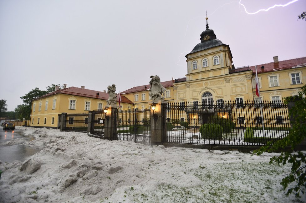 V pondělí to v Hořovicích vypadalo, jako by nasněžilo.