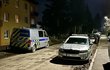 V bytovém domě v Hořovicích byla nalezena tři mrtvá těla