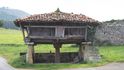 Historické stavby zvané hórreos jsou regionální zajímavostí španělské Galicie