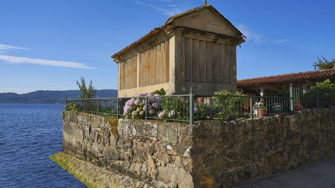 Historické stavby zvané hórreos jsou regionální zajímavostí španělské Galicie