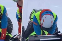 Dramatické video z Harrachova: Běžkaře oživovali za jízdy na čtyřkolce!