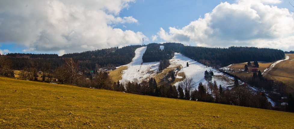 Nejmladší člen Horské služby musí zdolat v kopcích 13 km za 1:10 h.