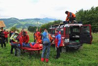 Záhadná smrt v Beskydech: Běžec našel v lese umírajícího seniora! Záchranáři ho už neoživili