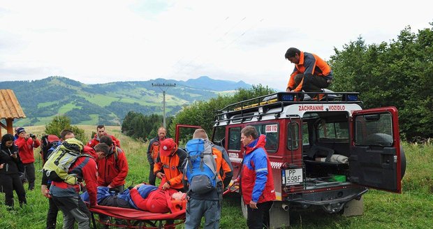 Záhadná smrt v Beskydech: Běžec našel v lese umírajícího seniora! Záchranáři ho už neoživili