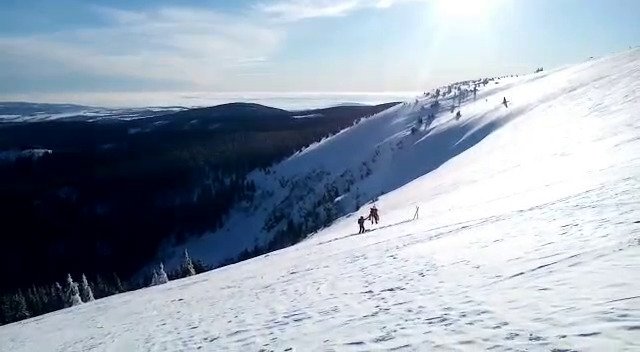 Horská služba zasahovala v Jeseníkách u zraněné skialpinistky. Lyžovala na okraji lavinového katastru.