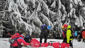 Horská služba Beskydy zasahovala v sobotu 12. ledna dopoledne u těžce zraněného skialpinisty
