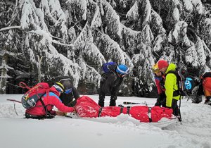 Horská služba v Beskydech zachraňovala dva podchlazené a vyčerpané turisty. (Ilustrační foto)
