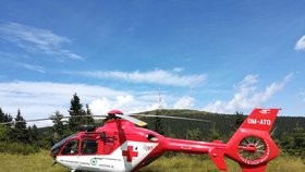 Turistka v Beskydech zkolabovala: Lékaře k ní vysazovali z vrtulníku jeřábem! Zemřela