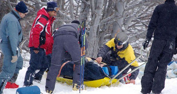 Na Klínovci našli lyžaři snowboardistu v bezvědomí. Vedle něj ležela poškozená přilba