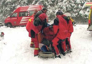 Ilustrační foto. Horská služba vyslala do akce své tři muže, mladý běžkař mezitím vysedával v baru