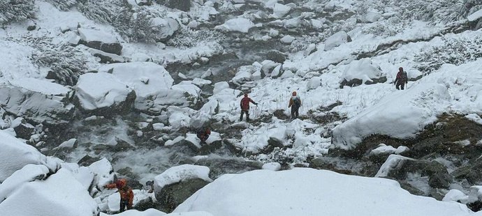 Fotografie záchranářů z pátrací akce po maďarském novináři