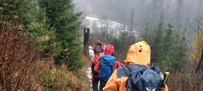 Fotografie záchranářů z pátrací akce po maďarském novináři