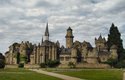 Uměle postavený středověký hrad Löwenburg, který by stál za návštěvu i kdyby se v areálu nic jiného nenacházelo